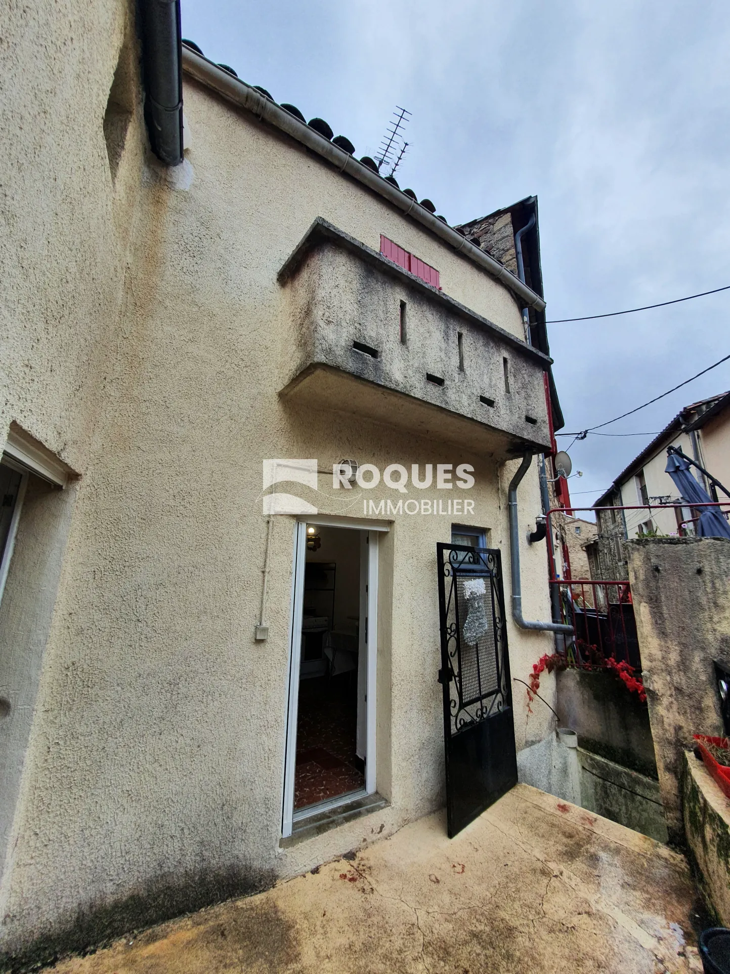 Maison de village à Lunas de 48 m² avec terrasse et grenier aménageable 