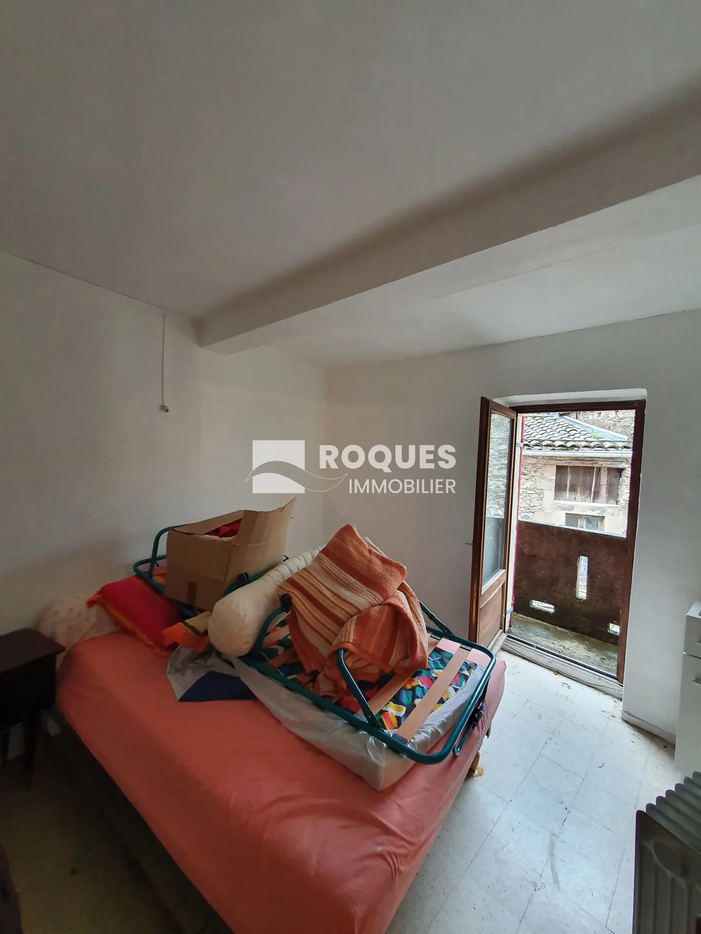 Maison de village à Lunas de 48 m² avec terrasse et grenier aménageable 