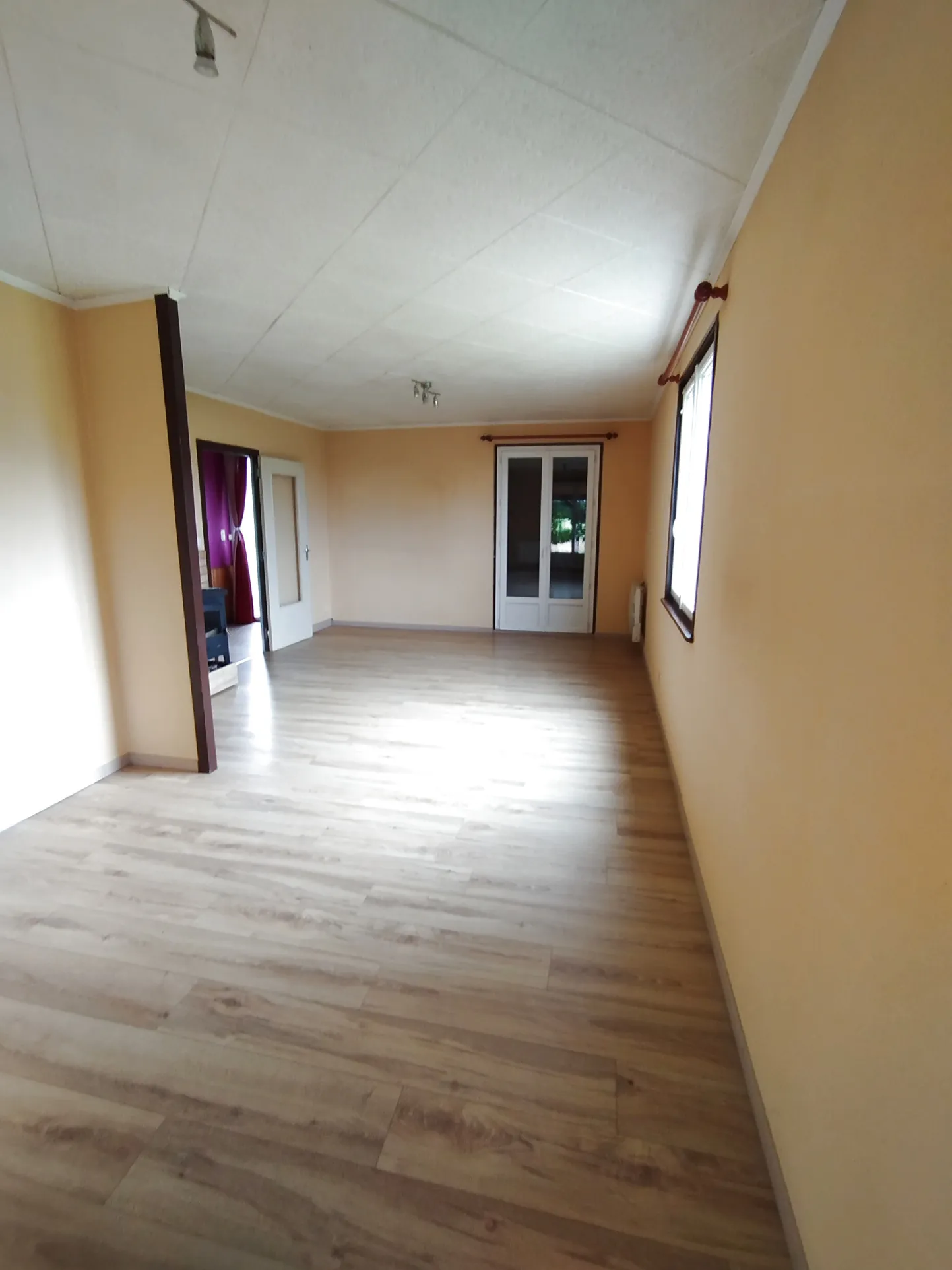 Villa de plain-pied avec terrain arboré à Beaupont, idéal premier achat 