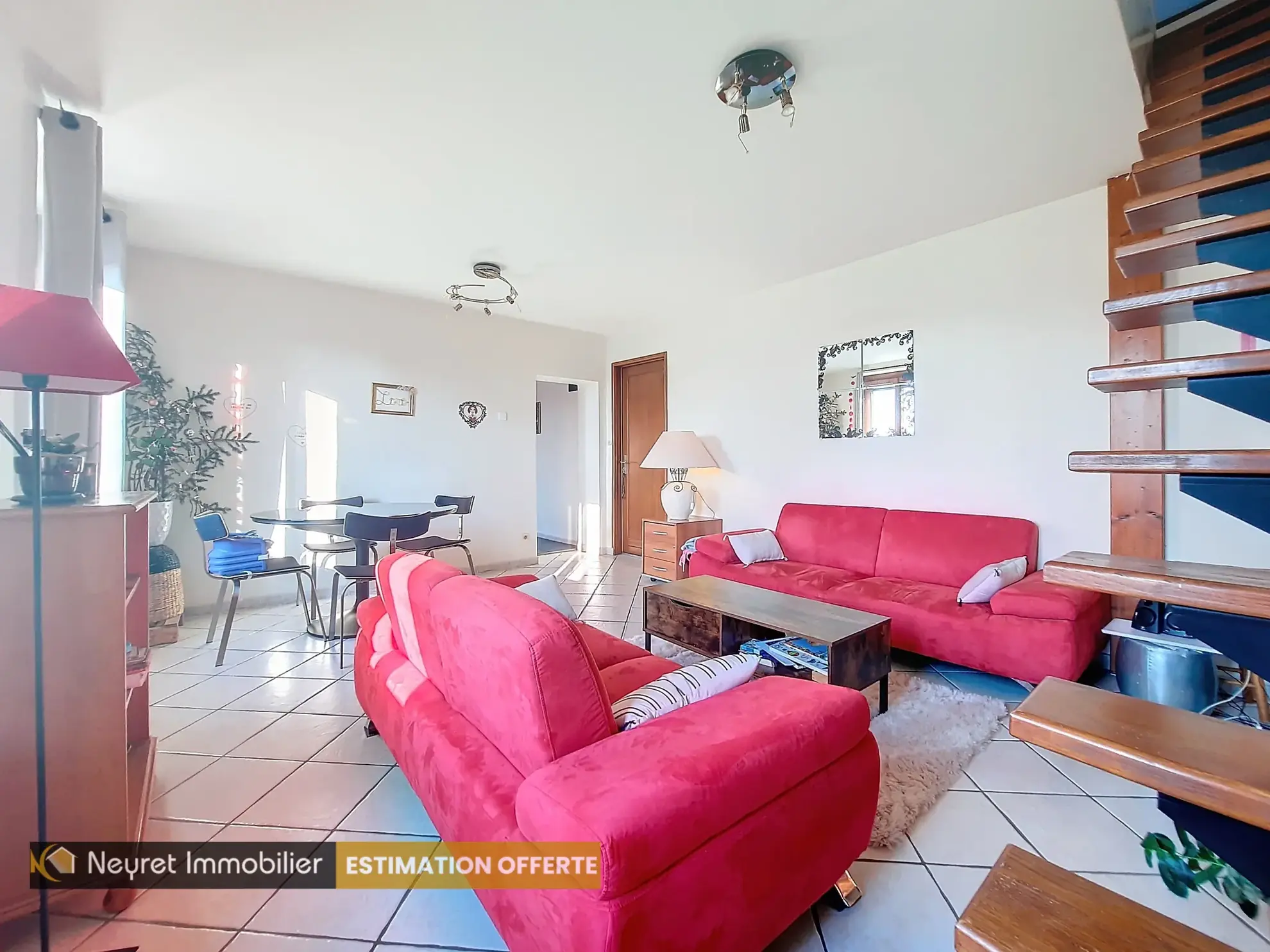 Appartement T3 duplex de 58m² à Communay avec parking privé et cachet de l'ancien 