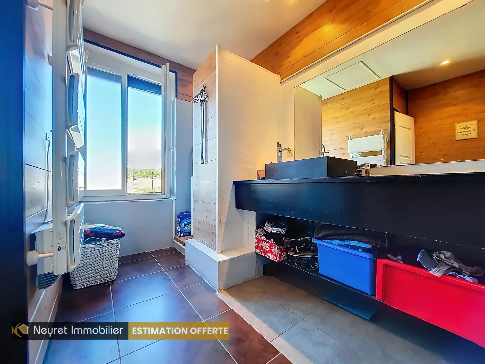 Appartement T3 duplex de 58m² à Communay avec parking privé et cachet de l'ancien 