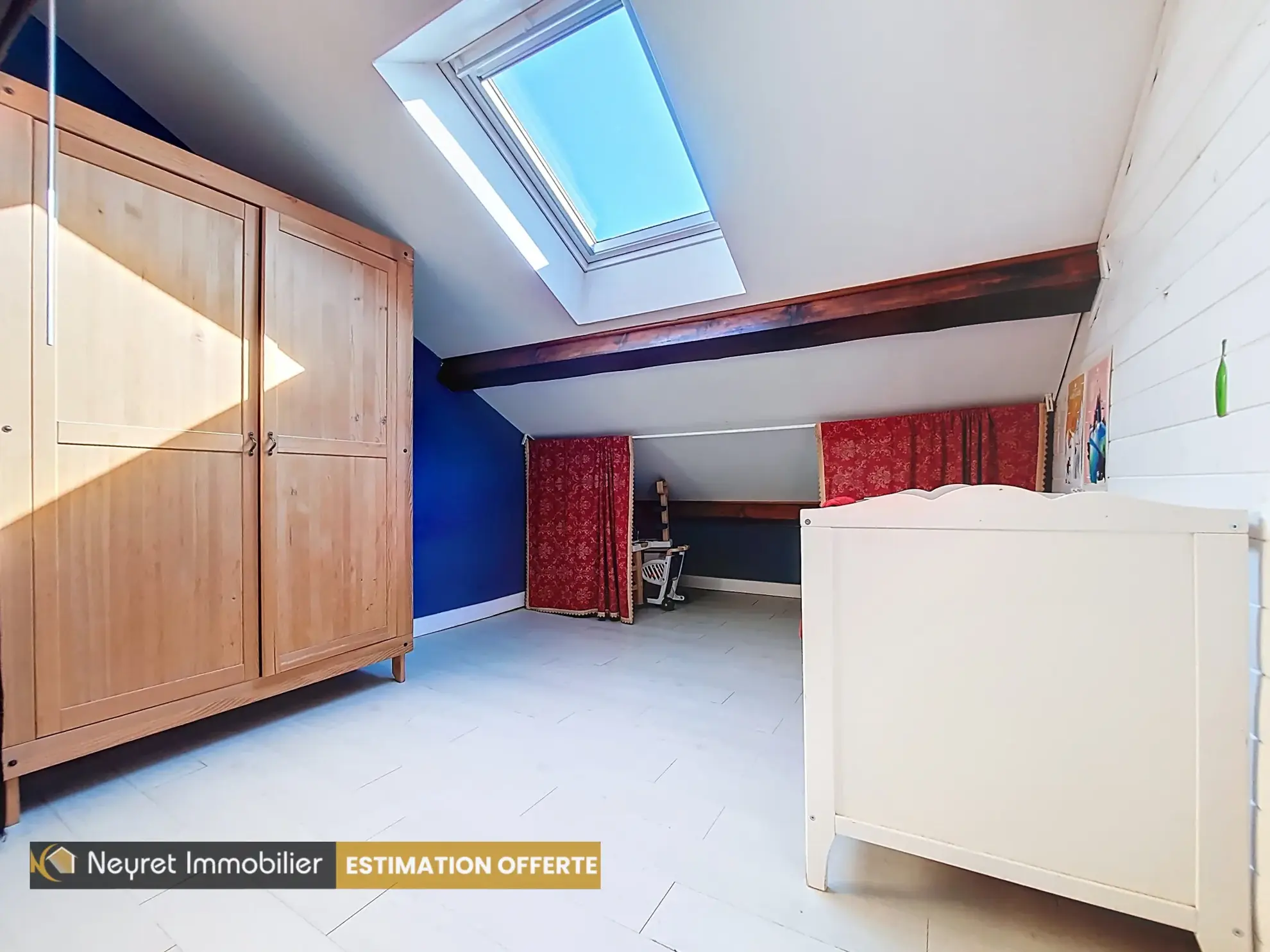 Appartement T3 duplex de 58m² à Communay avec parking privé et cachet de l'ancien 