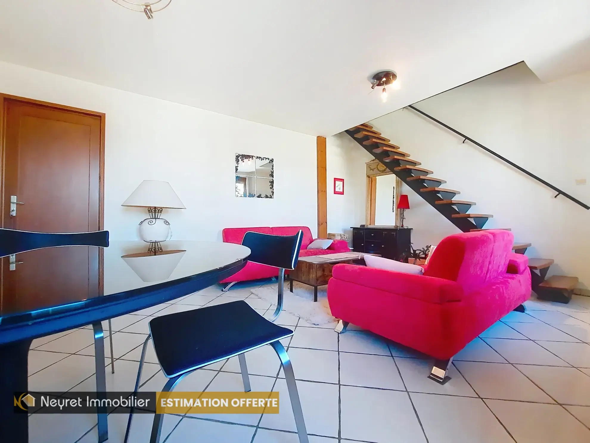 Appartement T3 duplex de 58m² à Communay avec parking privé et cachet de l'ancien 