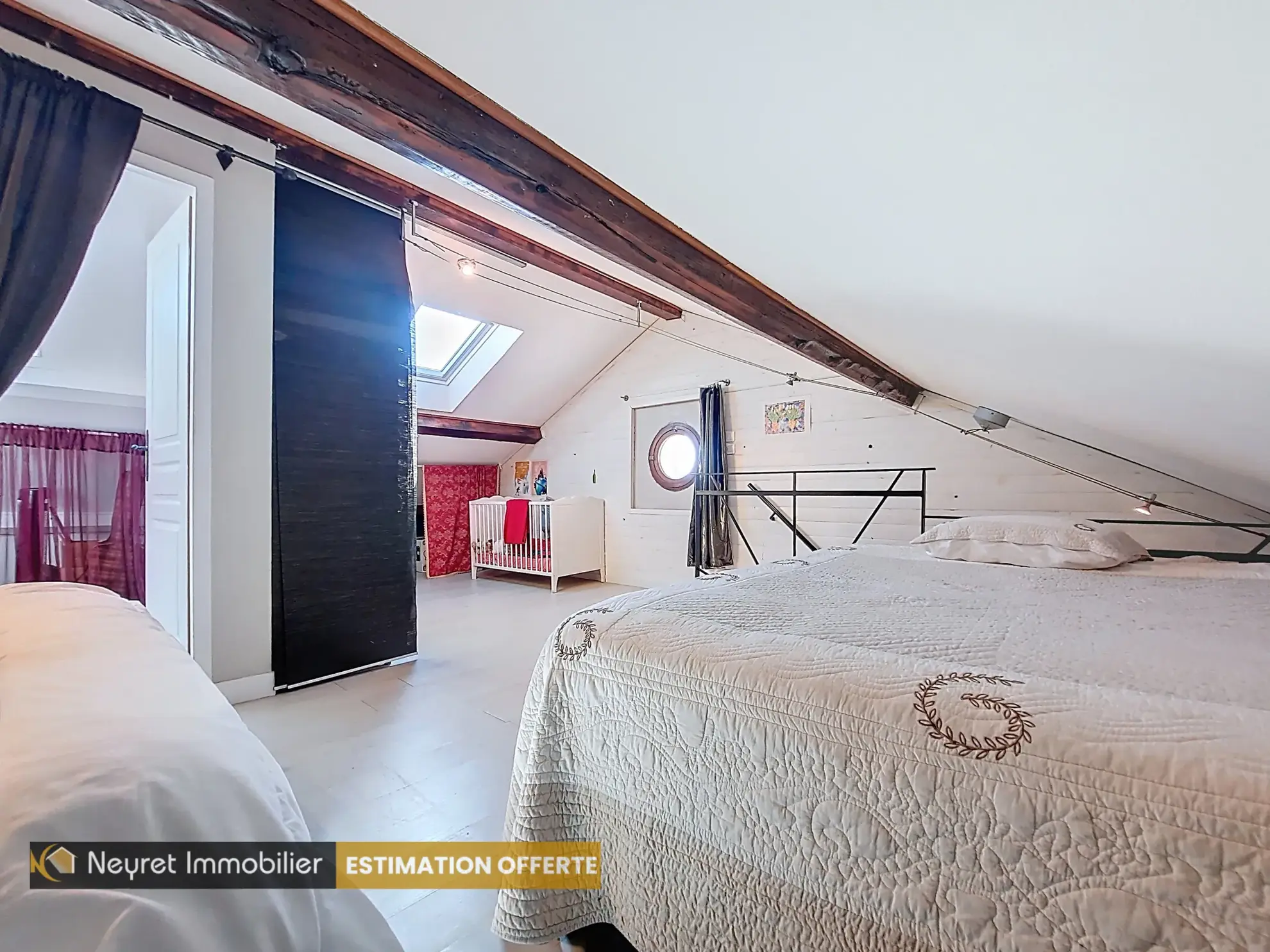 Appartement T3 duplex de 58m² à Communay avec parking privé et cachet de l'ancien 