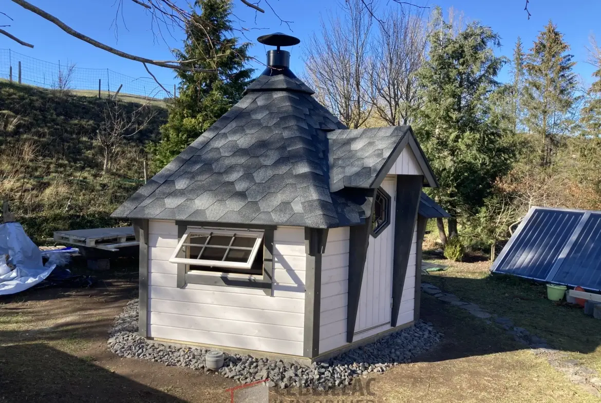 Maison à vendre avec véranda, garage et espace nature près de Murat 