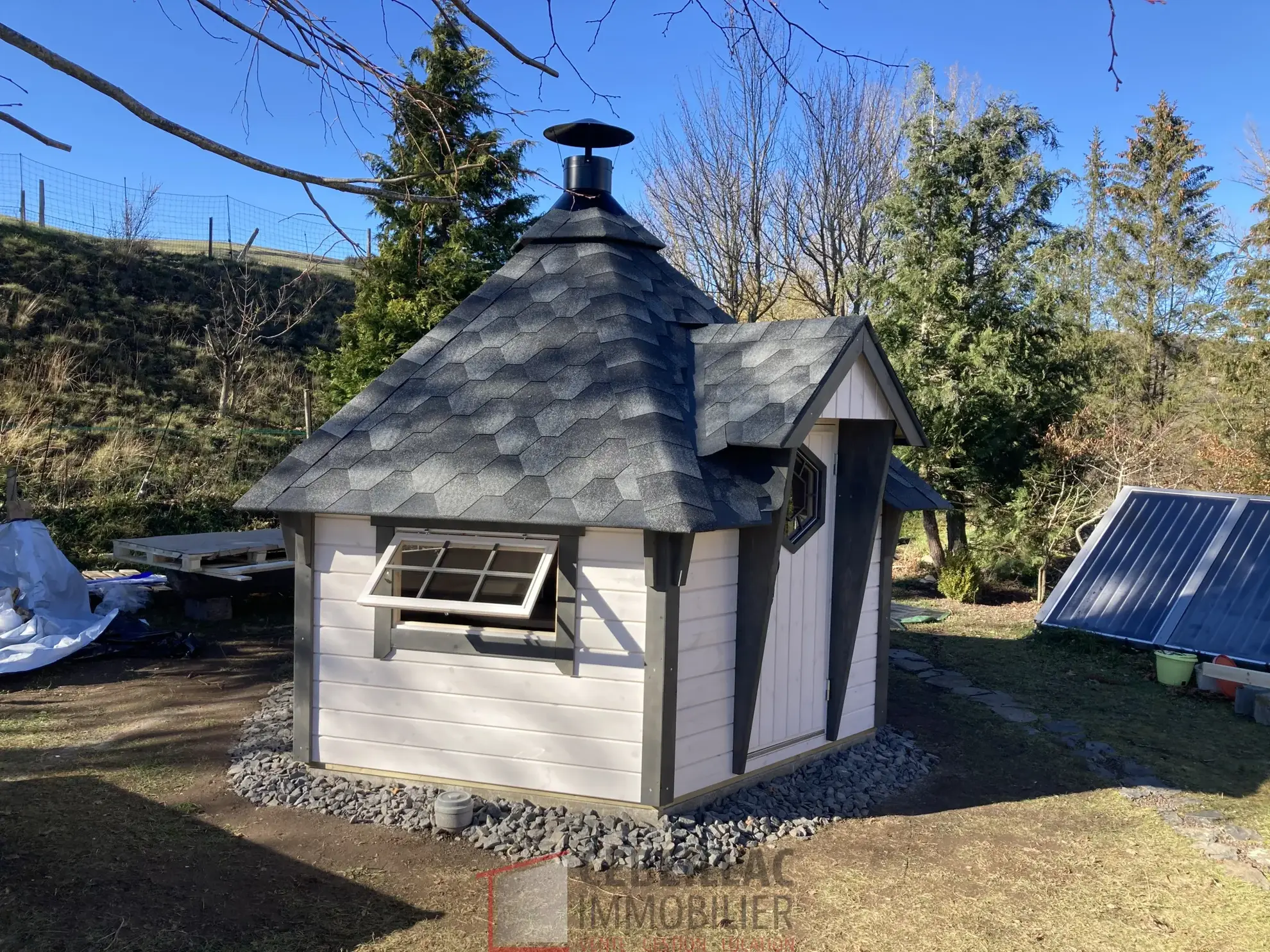 Maison à vendre avec véranda, garage et espace nature près de Murat 