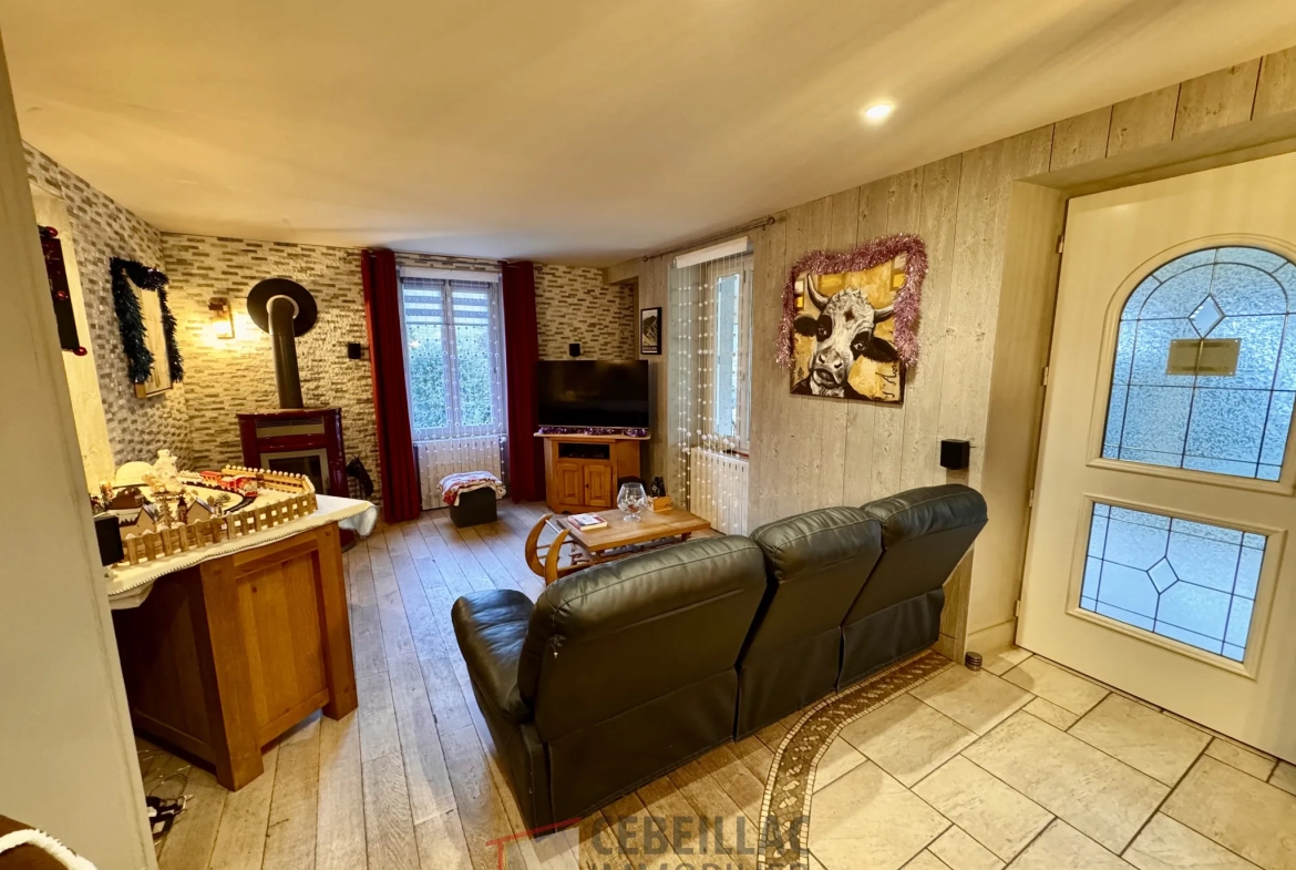 Maison à vendre avec véranda, garage et espace nature près de Murat 