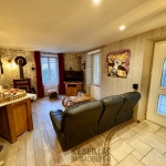 Maison à vendre avec véranda, garage et espace nature près de Murat