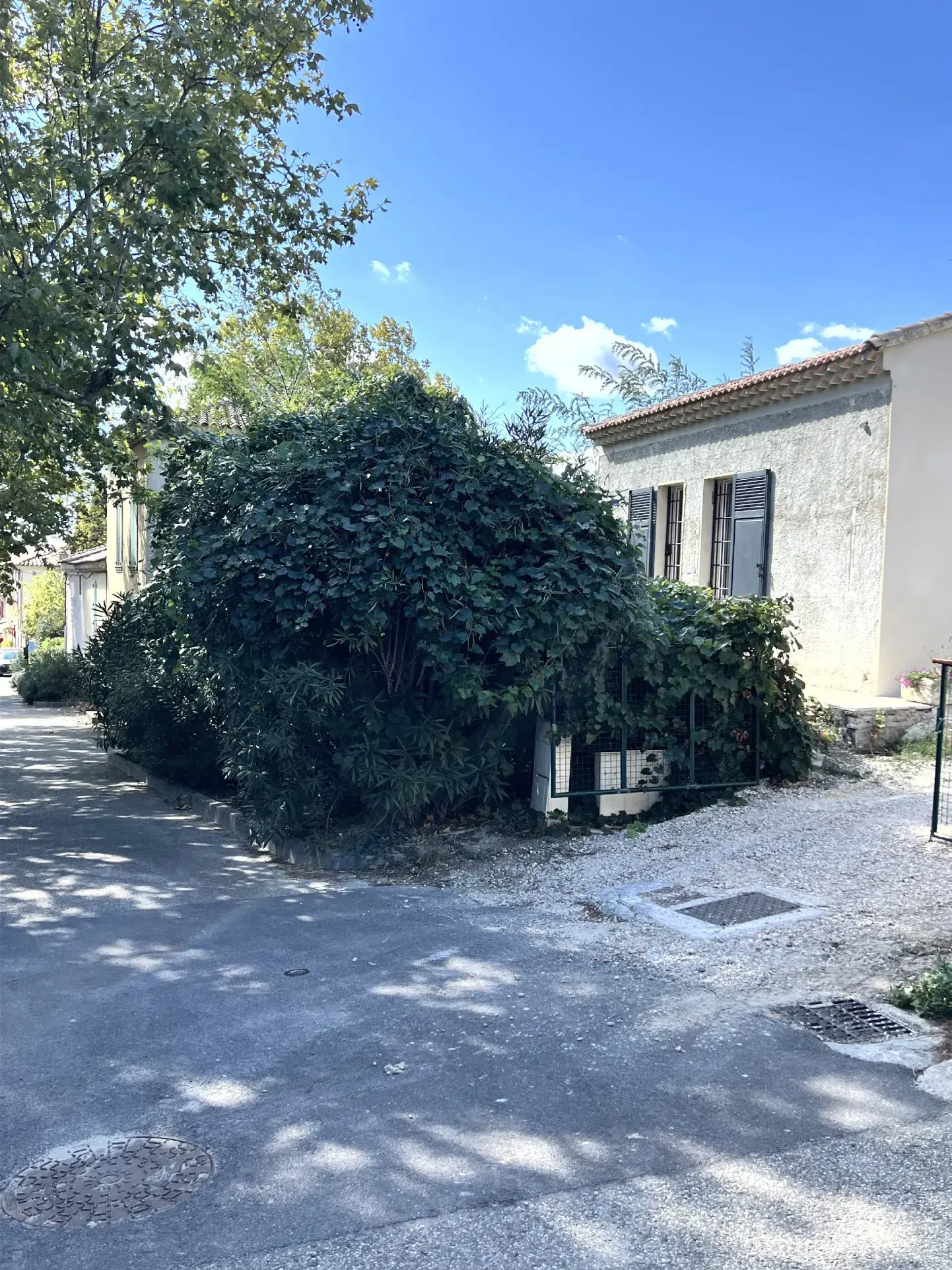Maison récente de plain-pied à Cairanne proche de Sainte Cécile les Vignes 