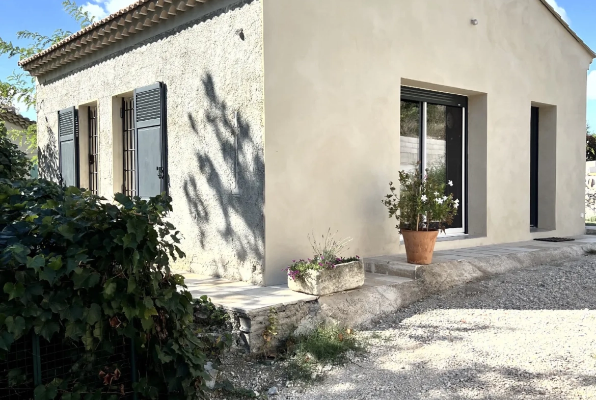 Maison récente de plain-pied à Cairanne proche de Sainte Cécile les Vignes 