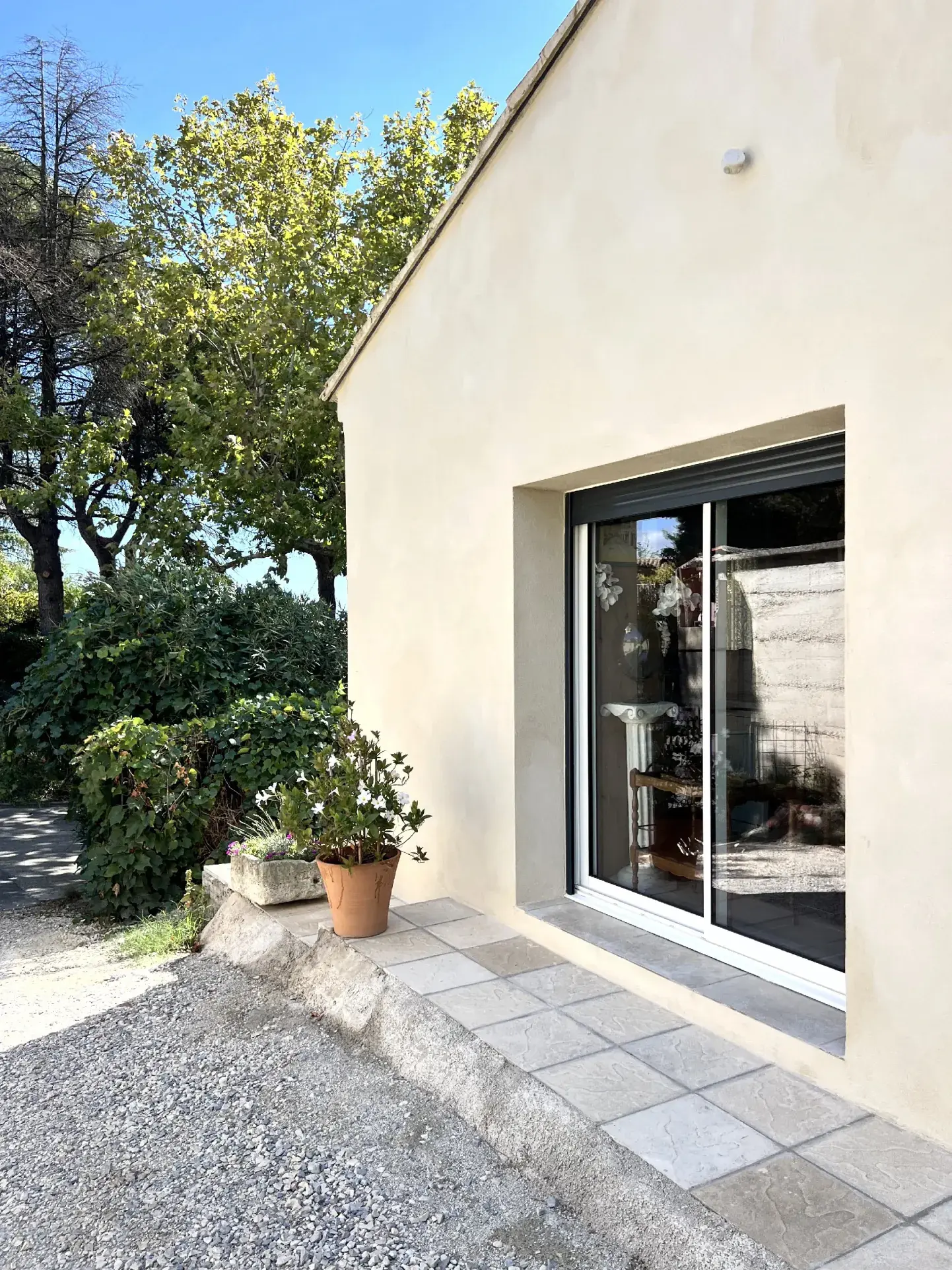 Maison récente de plain-pied à Cairanne proche de Sainte Cécile les Vignes 
