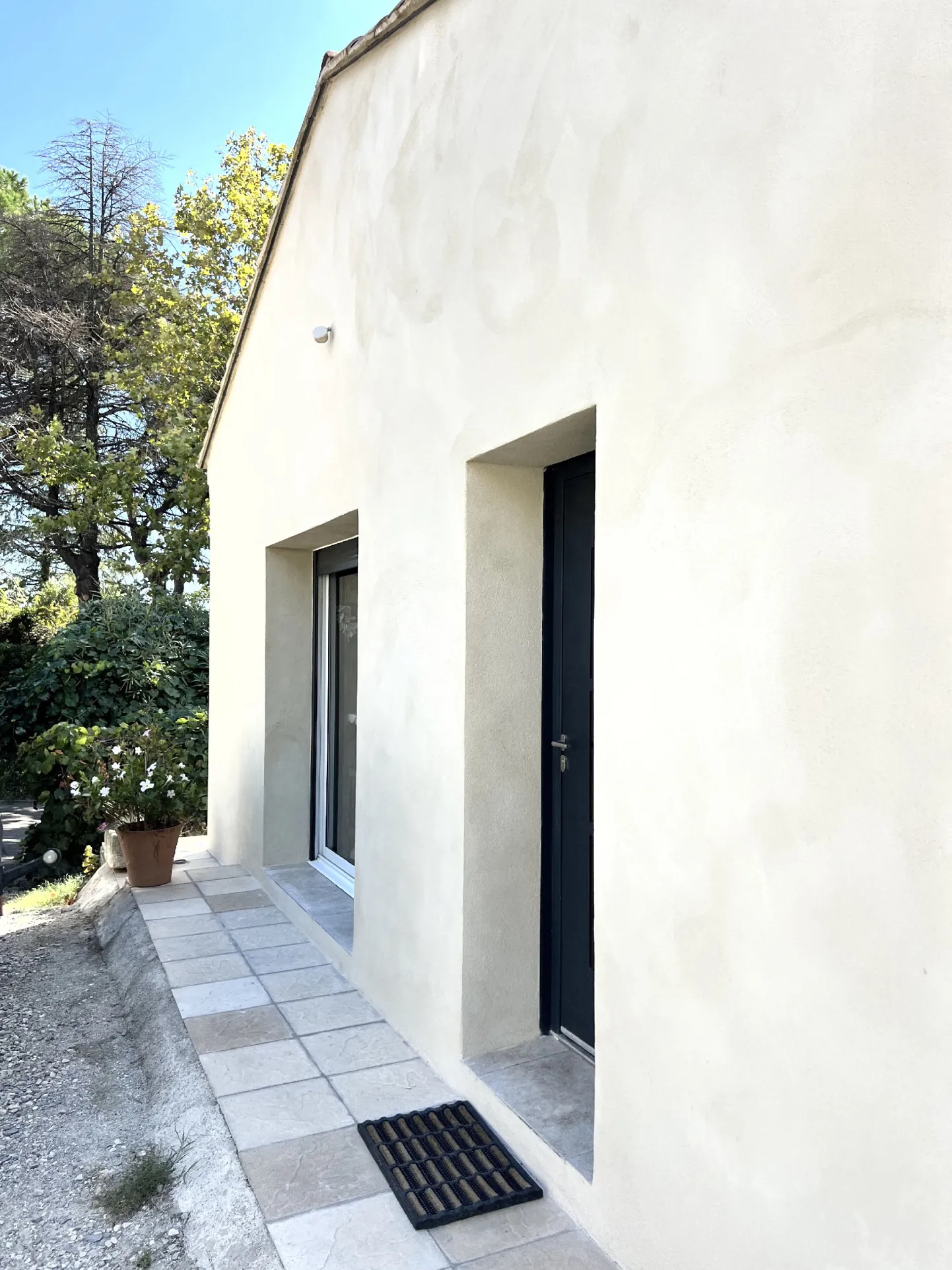 Maison récente de plain-pied à Cairanne proche de Sainte Cécile les Vignes 