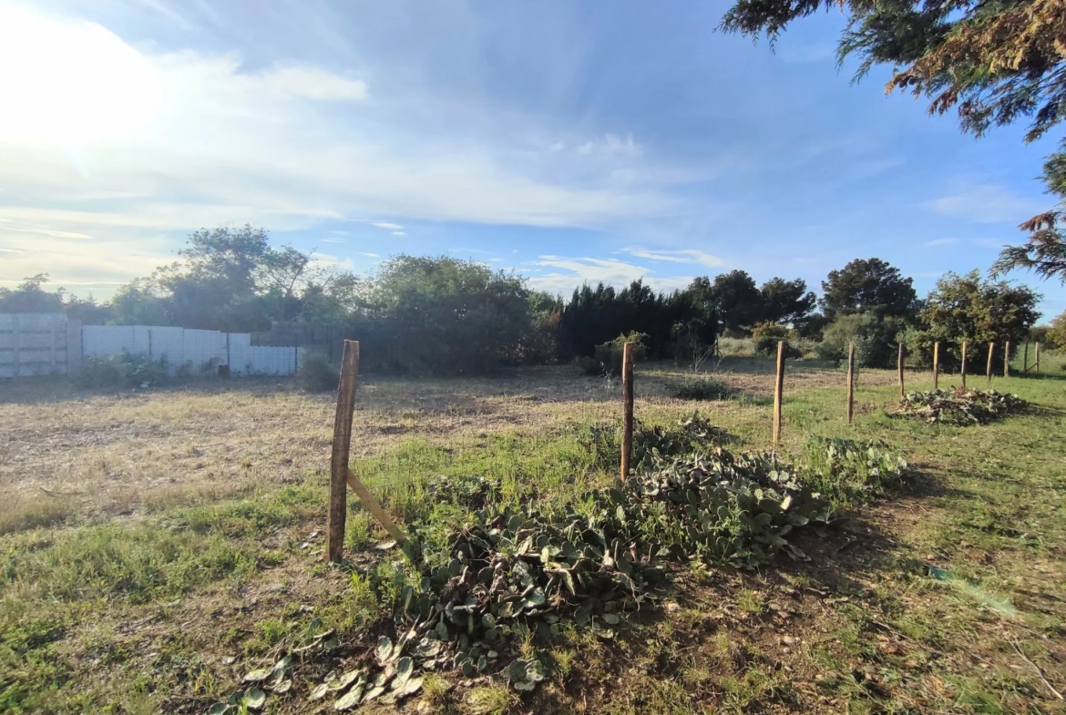 Terrain de Loisirs de 572 m² à Sérignan, à 2 km de la plage de Valras 