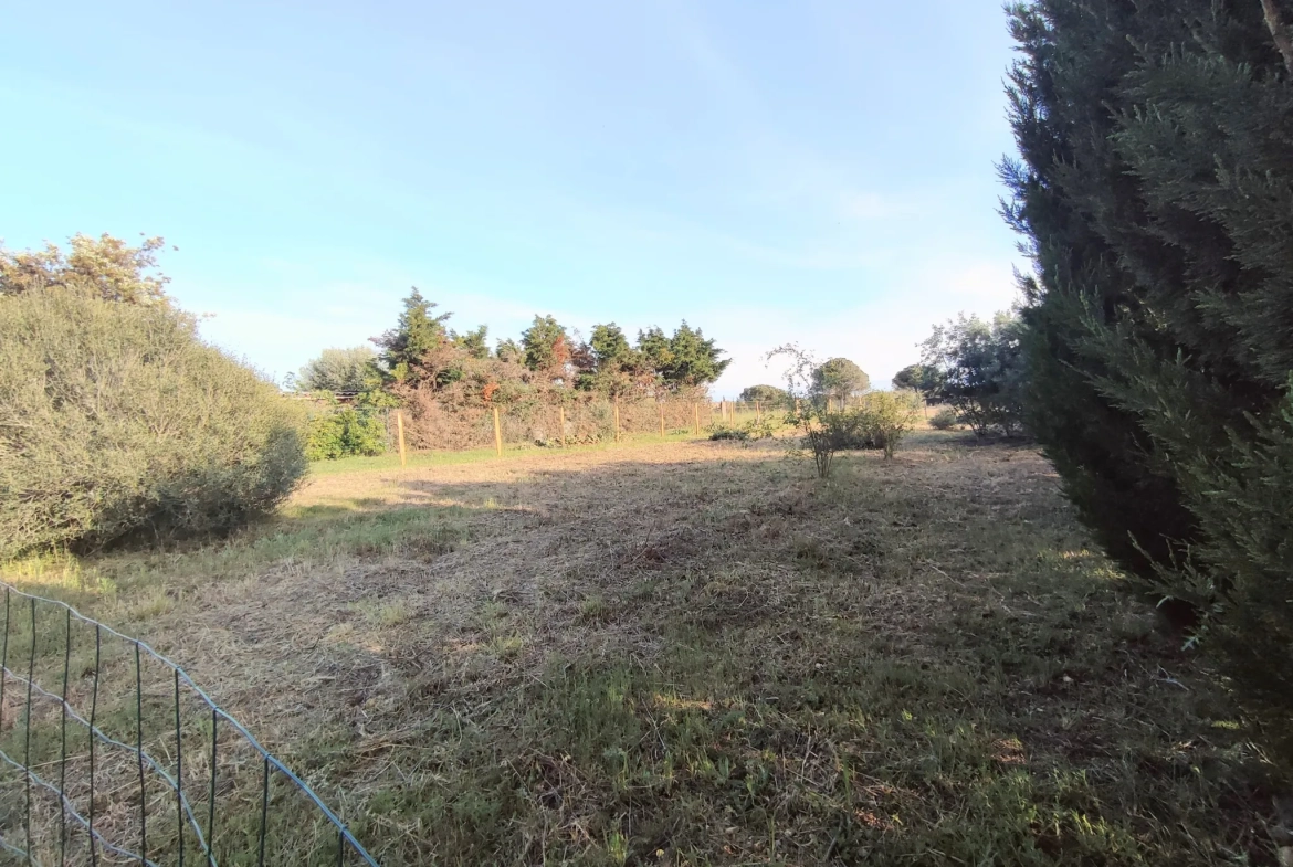 Terrain de Loisirs de 572 m² à Sérignan, à 2 km de la plage de Valras 