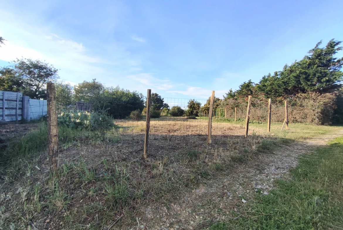 Terrain de Loisirs de 572 m² à Sérignan, à 2 km de la plage de Valras 