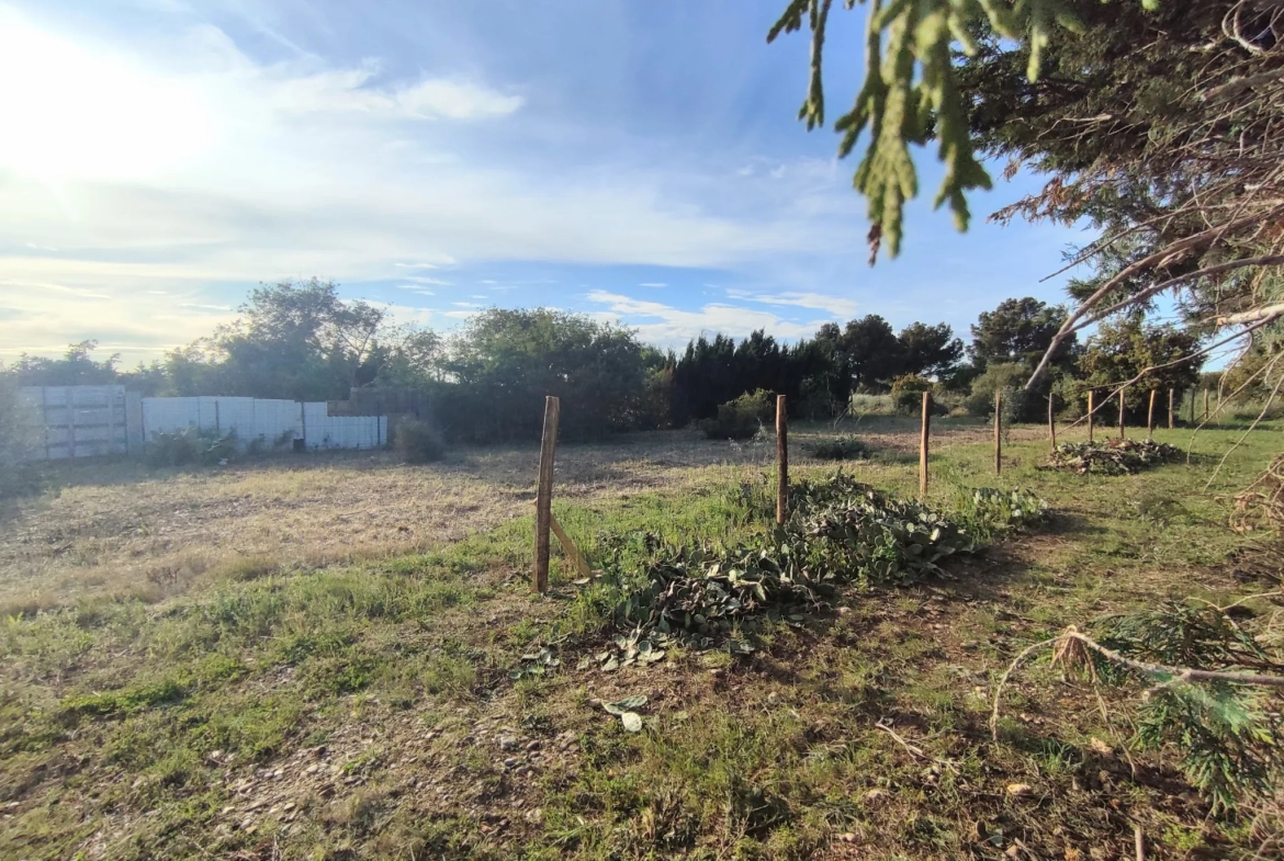 Terrain de Loisirs de 572 m² à Sérignan, à 2 km de la plage de Valras 