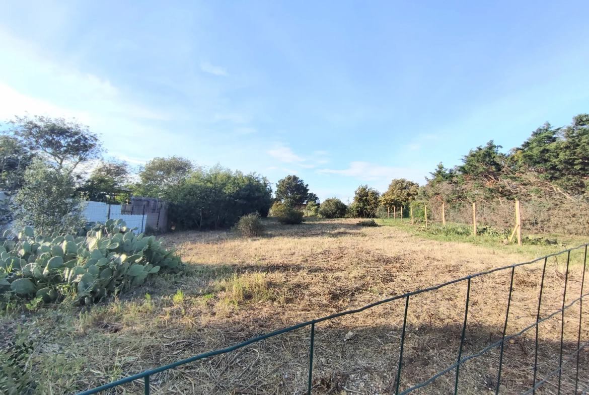 Terrain de Loisirs de 572 m² à Sérignan, à 2 km de la plage de Valras 