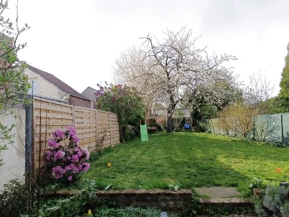 Belle maison moderne à Henin-Beaumont avec 3 chambres, jardin et garage 