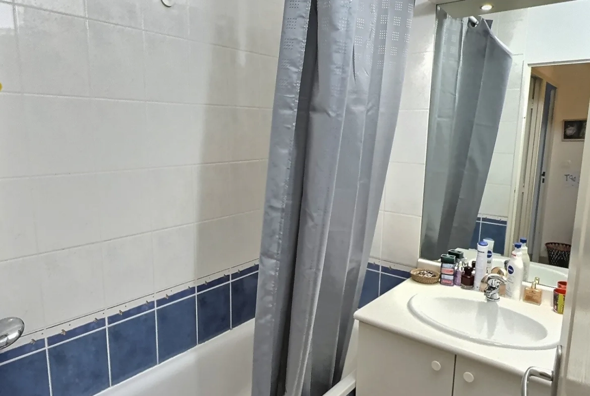 Appartement 3 pièces au Crès avec terrasse, parking et proximité des commodités 