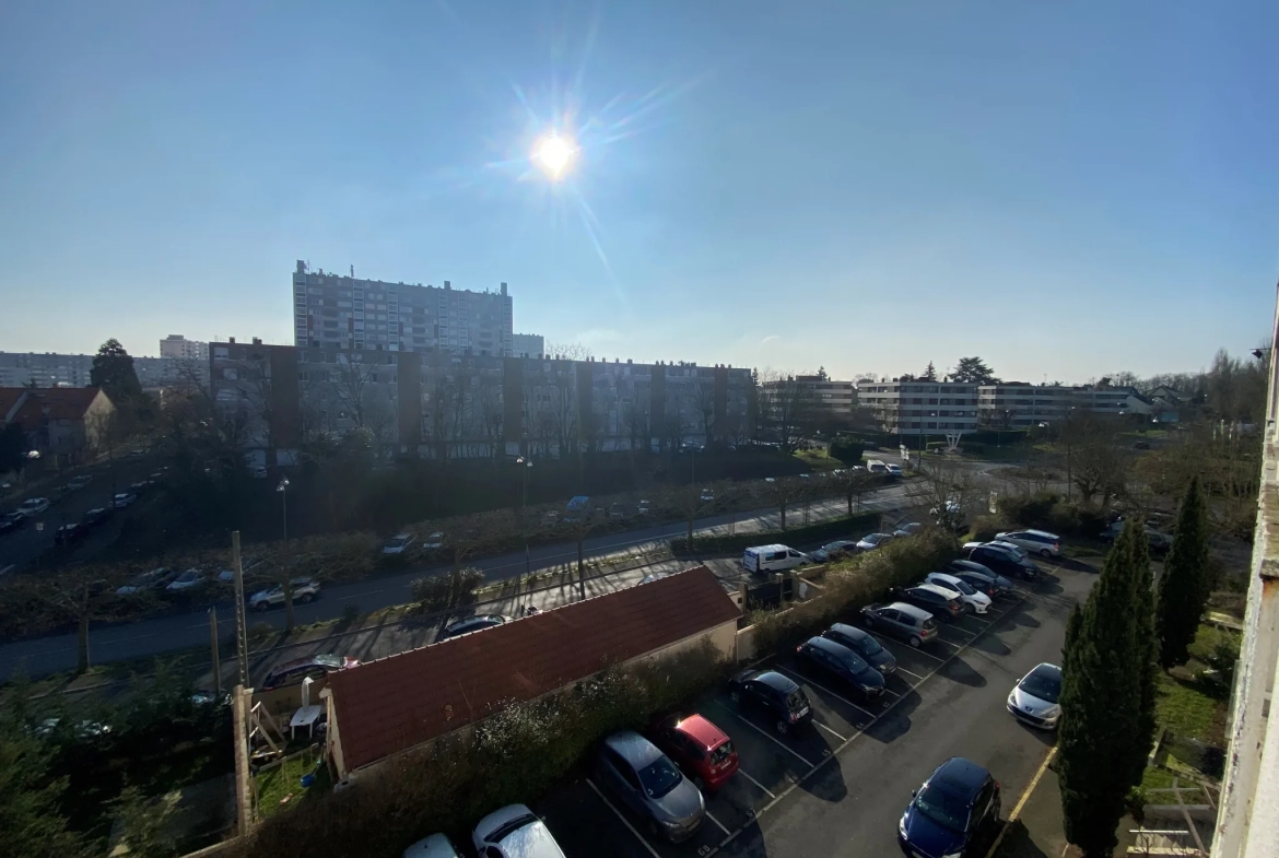 Appartement 2 pièces à Longjumeau avec loggia, parking et cave 