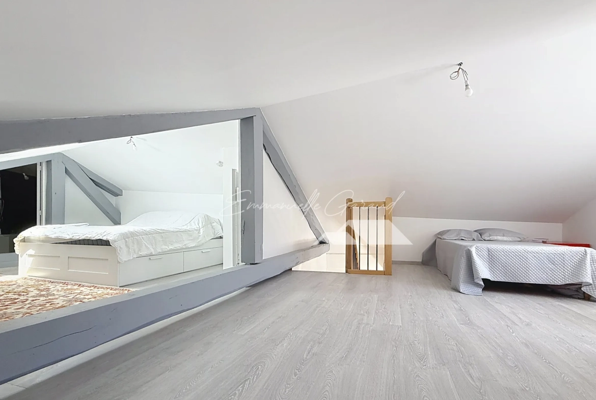 Maison en pierre avec vue spectaculaire et jardin à Mostuejouls, idéale pour nature et tranquillité 