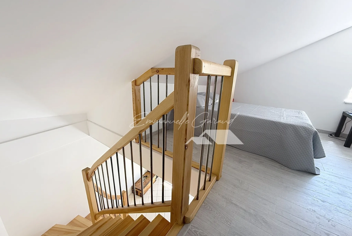 Maison en pierre avec vue spectaculaire et jardin à Mostuejouls, idéale pour nature et tranquillité 