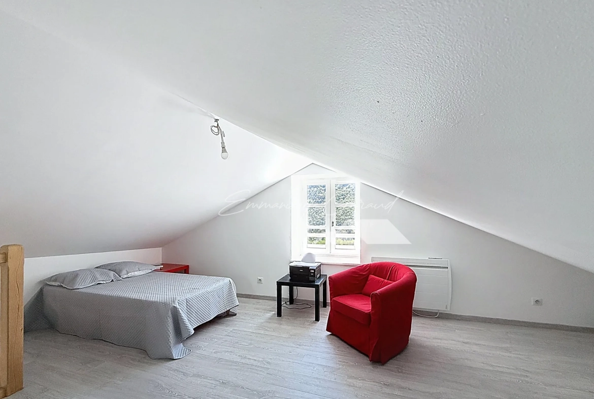 Maison en pierre avec vue spectaculaire et jardin à Mostuejouls, idéale pour nature et tranquillité 