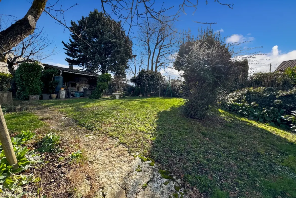À vendre : Maison de plain-pied à Massieux, environnement calme et proche commodités 
