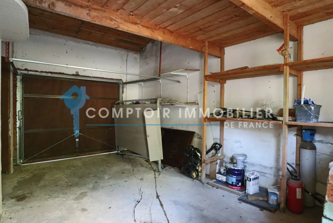 Maison à Apt avec piscine, garage et espace lumineux dans quartier résidentiel 
