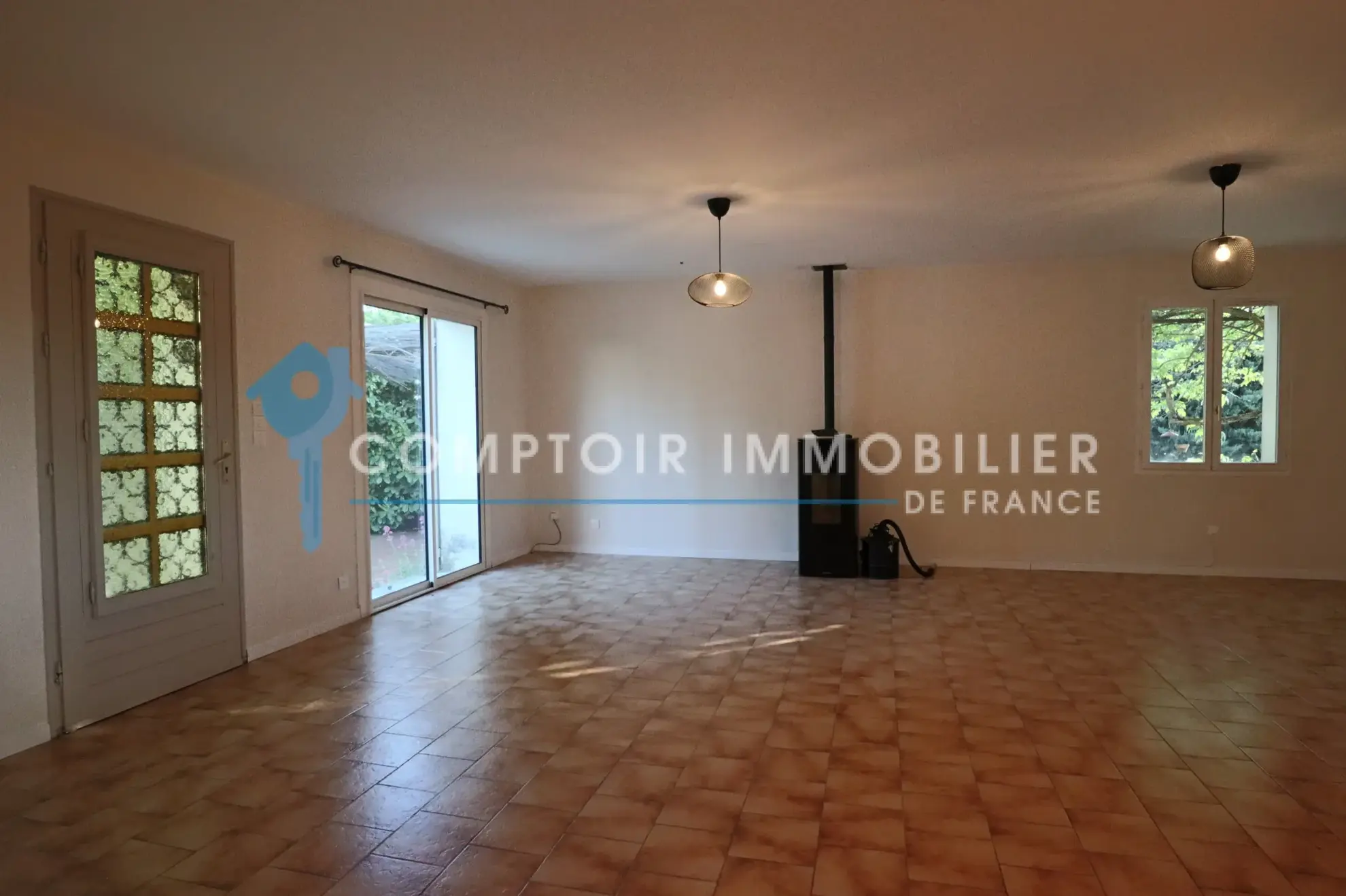 Maison à Apt avec piscine, garage et espace lumineux dans quartier résidentiel 