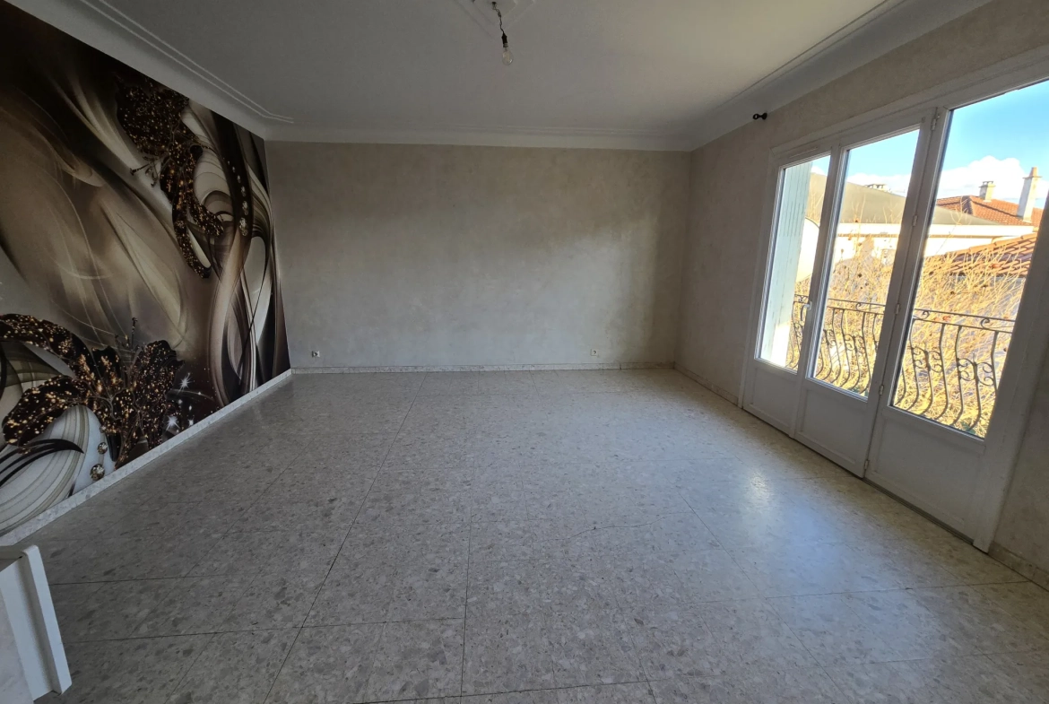 Maison de 160 m² avec deux appartements à Soues - Investissement idéal 