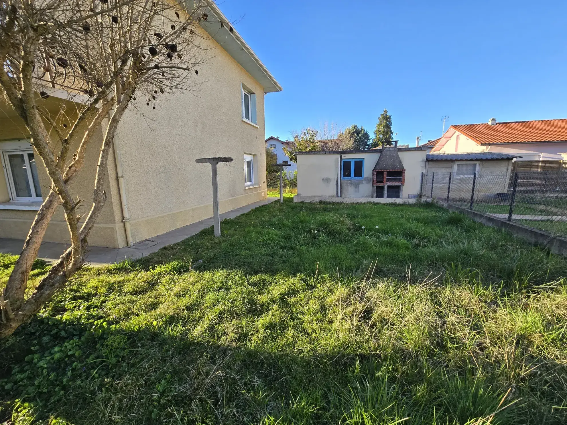 Maison de 160 m² avec deux appartements à Soues - Investissement idéal 
