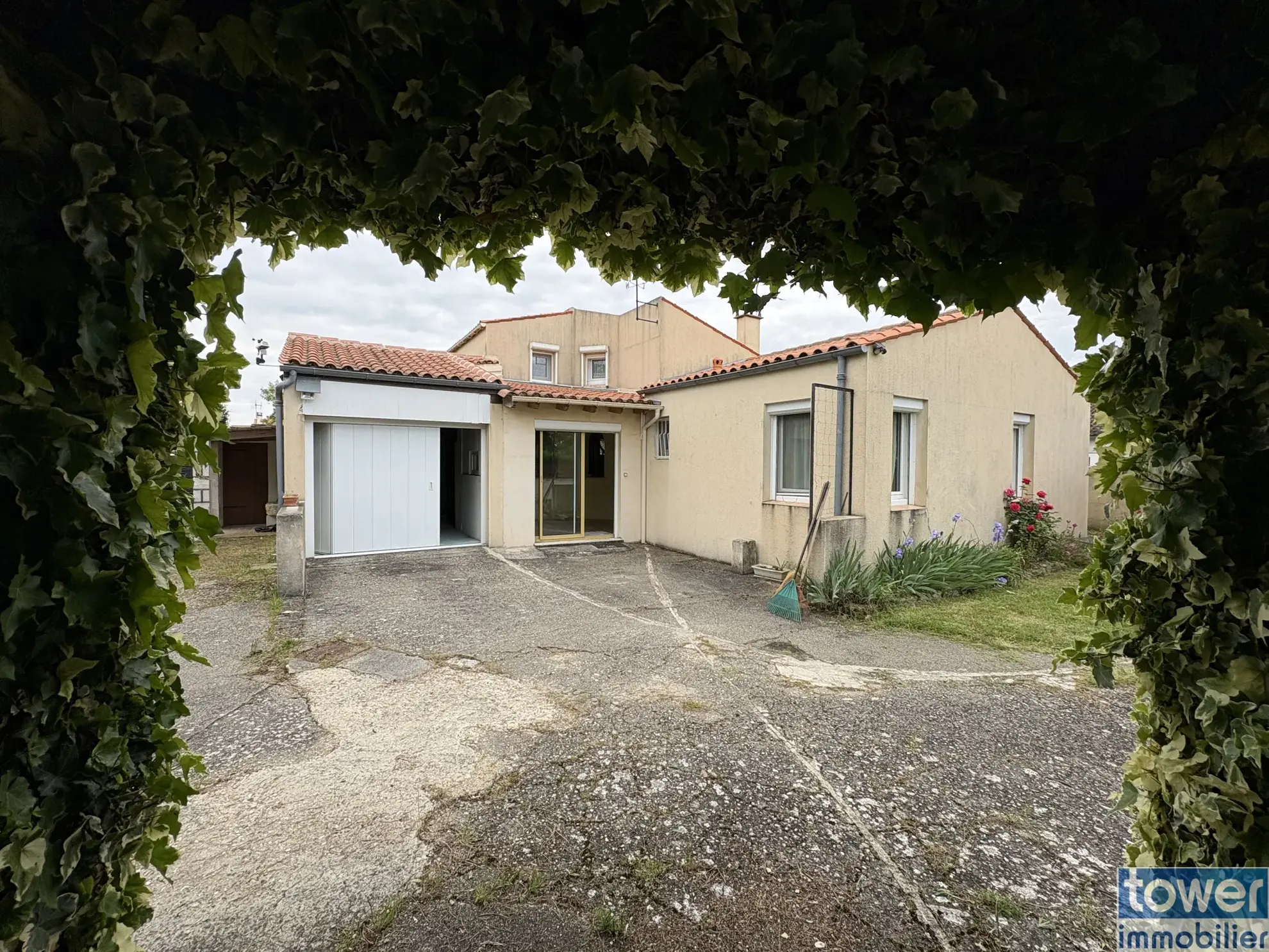 Charmant pavillon à Cozes avec jardin de 578 m² et dépendances - Vente immobilier 102 m² 