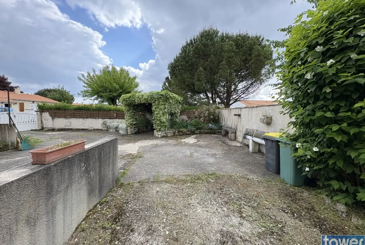Charmant pavillon à Cozes avec jardin de 578 m² et dépendances - Vente immobilier 102 m² 