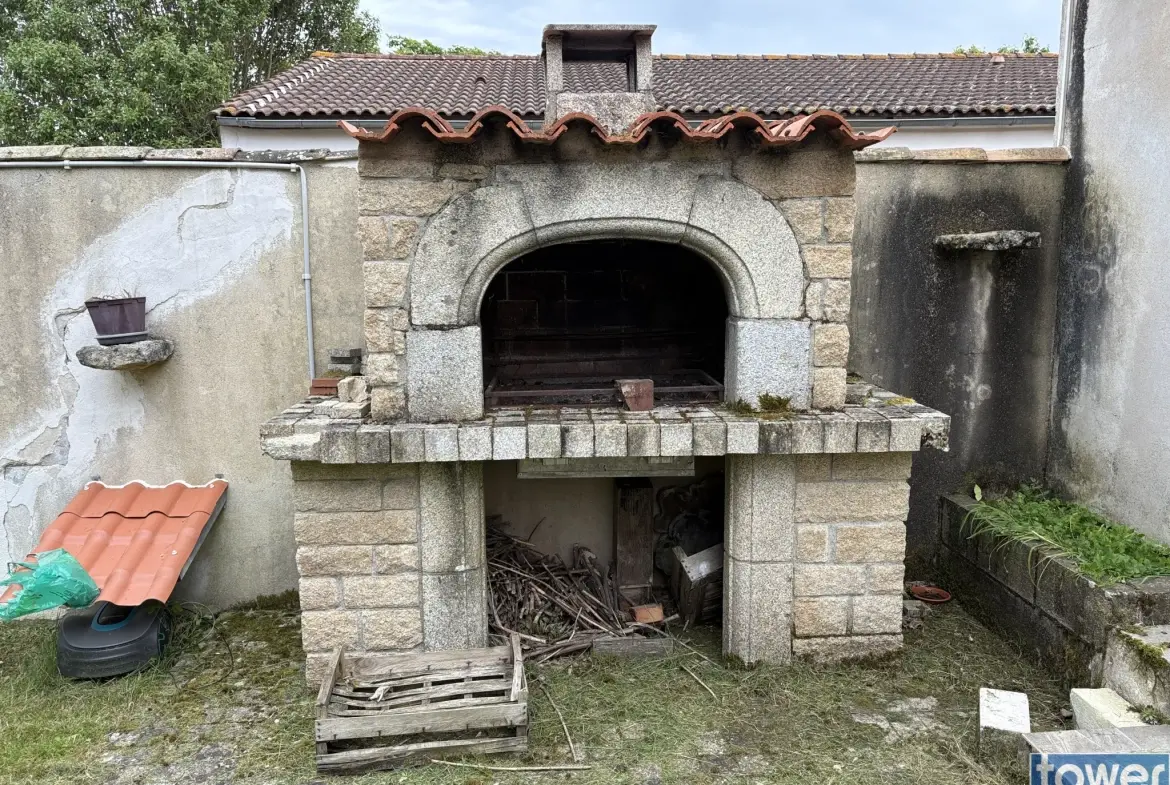 Charmant pavillon à Cozes avec jardin de 578 m² et dépendances - Vente immobilier 102 m² 