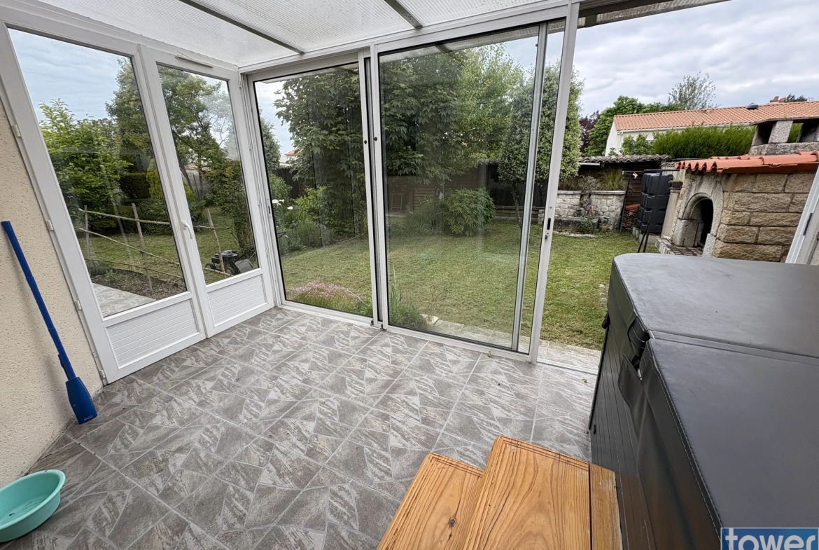 Charmant pavillon à Cozes avec jardin de 578 m² et dépendances - Vente immobilier 102 m² 