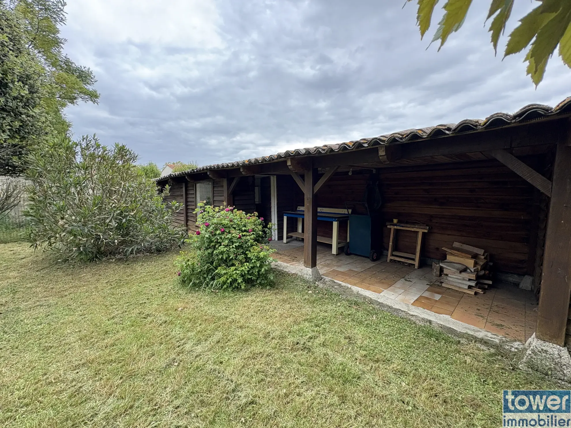 Charmant pavillon à Cozes avec jardin de 578 m² et dépendances - Vente immobilier 102 m² 