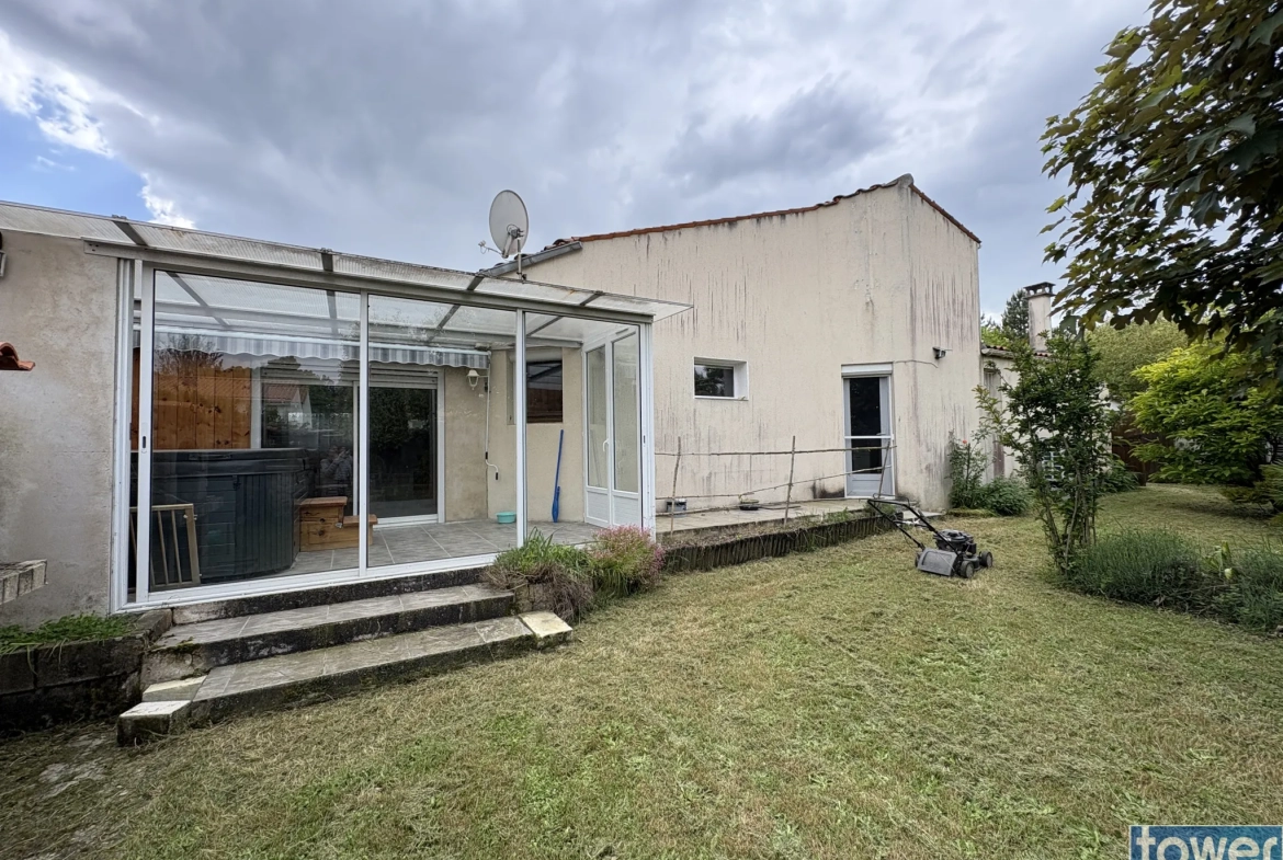 Charmant pavillon à Cozes avec jardin de 578 m² et dépendances - Vente immobilier 102 m² 