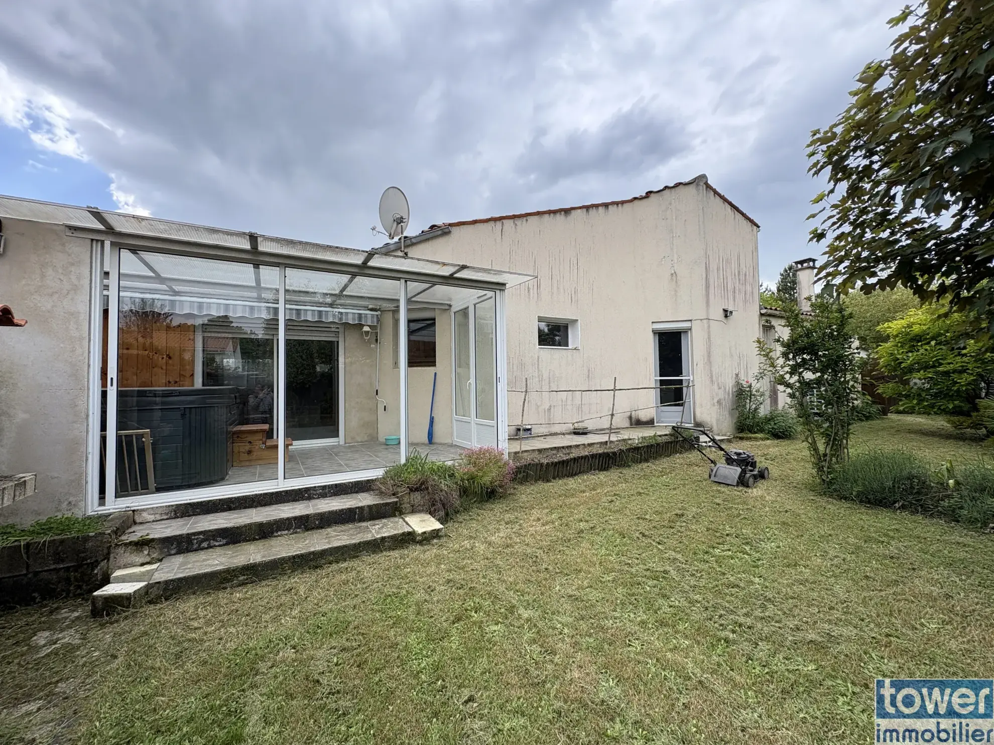 Charmant pavillon à Cozes avec jardin de 578 m² et dépendances - Vente immobilier 102 m² 