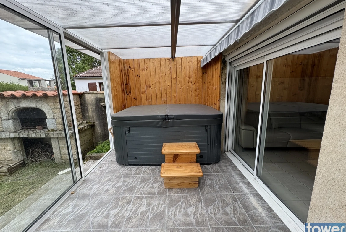 Charmant pavillon à Cozes avec jardin de 578 m² et dépendances - Vente immobilier 102 m² 