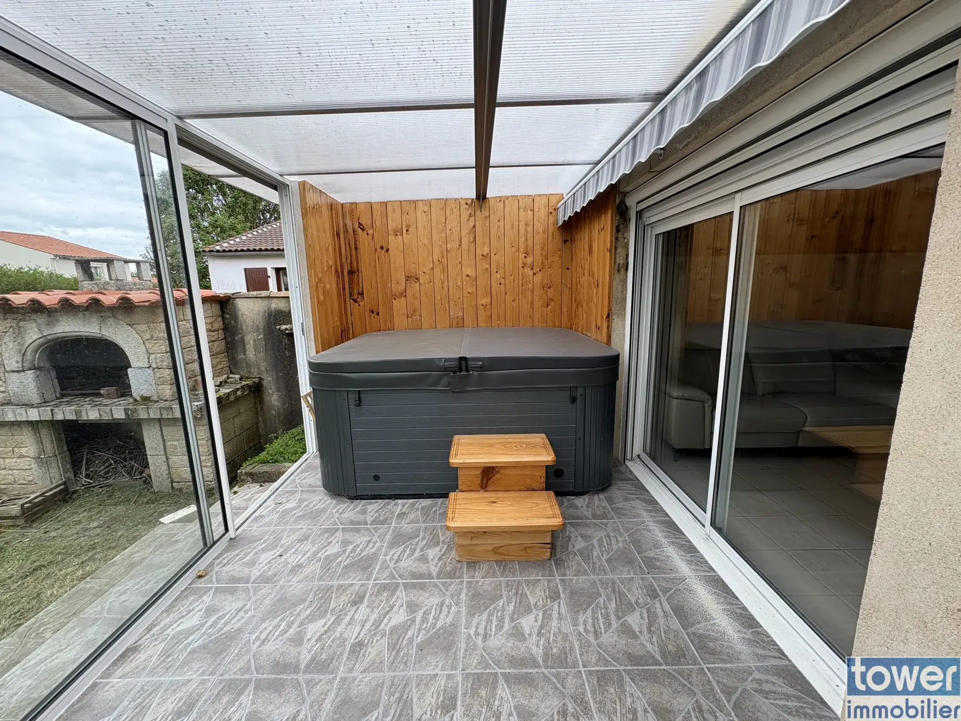 Charmant pavillon à Cozes avec jardin de 578 m² et dépendances - Vente immobilier 102 m² 