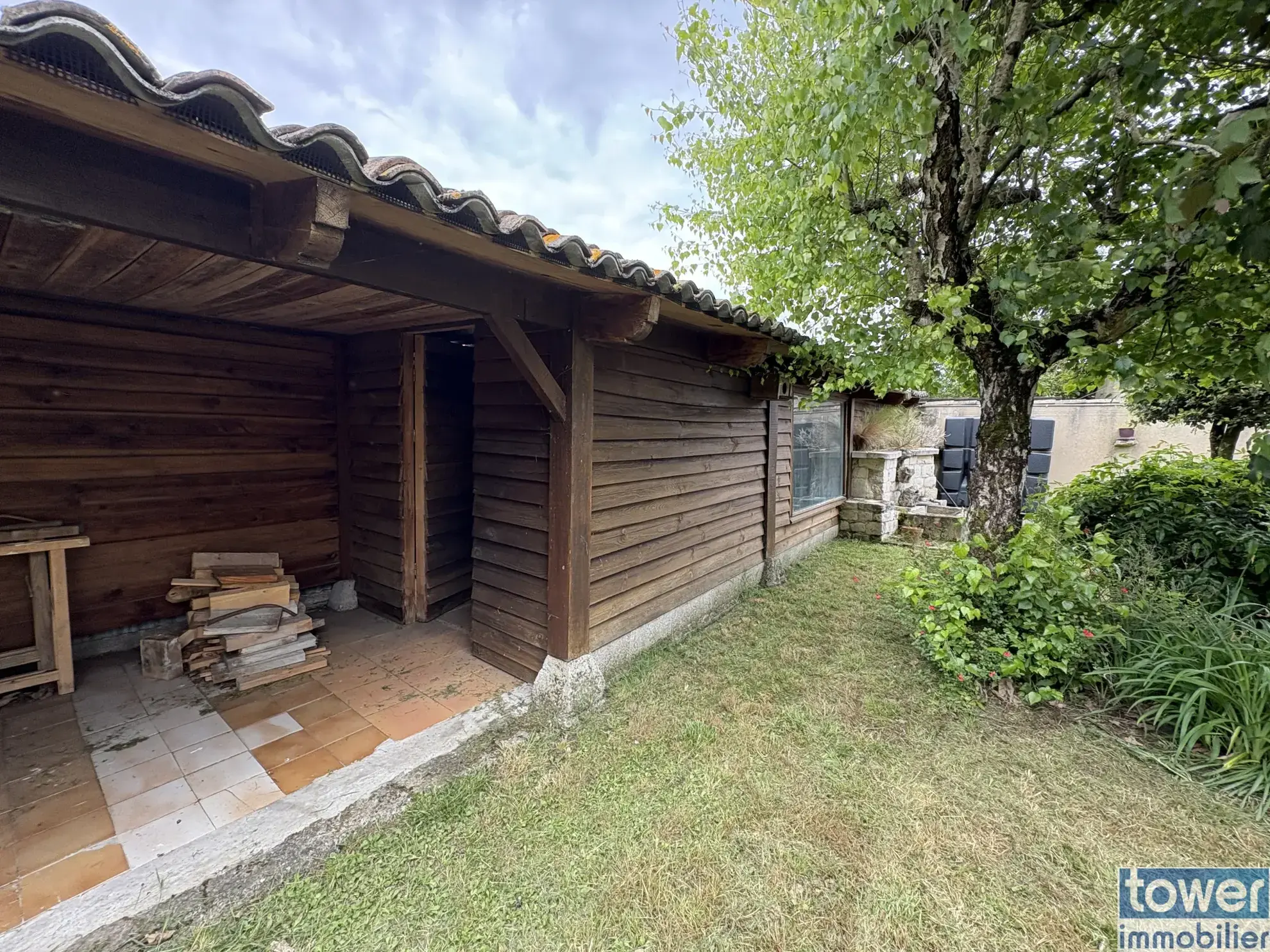 Charmant pavillon à Cozes avec jardin de 578 m² et dépendances - Vente immobilier 102 m² 