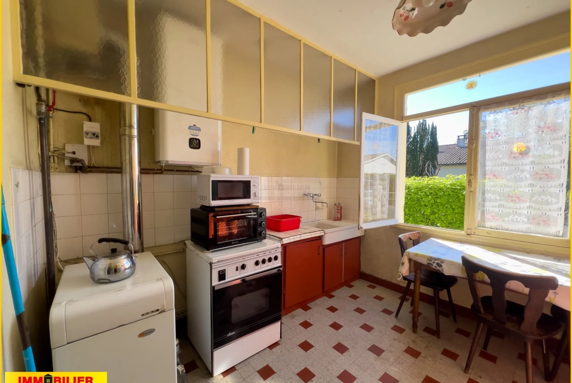 Maison de plain-pied avec grand garage à Podensac - Potentiel à rafraîchir 