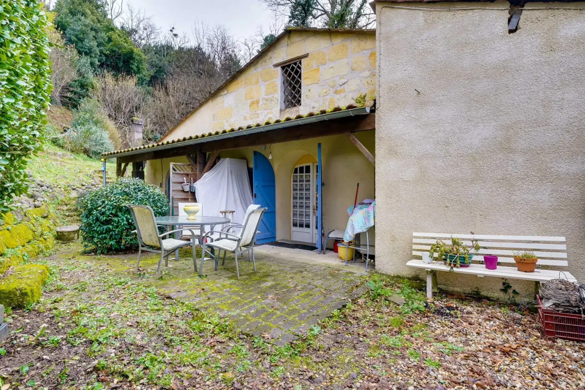 Maison en pierre avec studio attenant à Arveyres – 140m² avec garage et parcelle de 986m² 