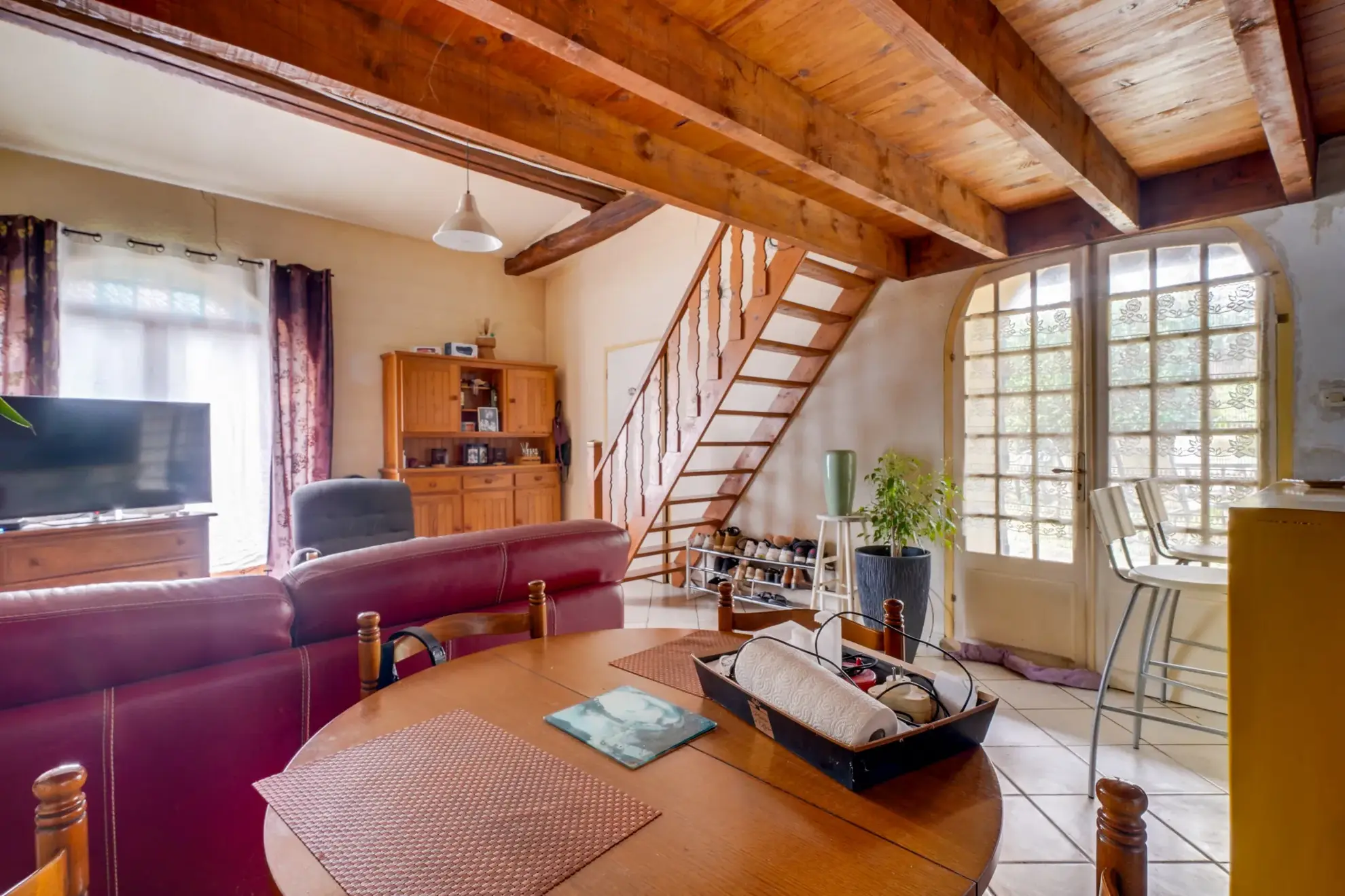 Maison en pierre avec studio attenant à Arveyres – 140m² avec garage et parcelle de 986m² 