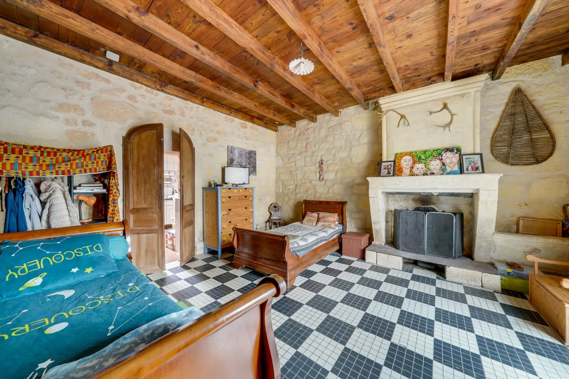 Maison en pierre avec studio attenant à Arveyres – 140m² avec garage et parcelle de 986m² 