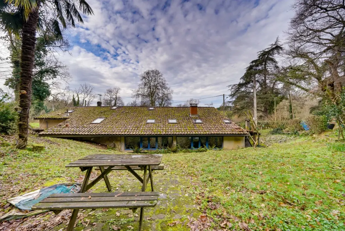 Maison en pierre avec studio attenant à Arveyres – 140m² avec garage et parcelle de 986m² 