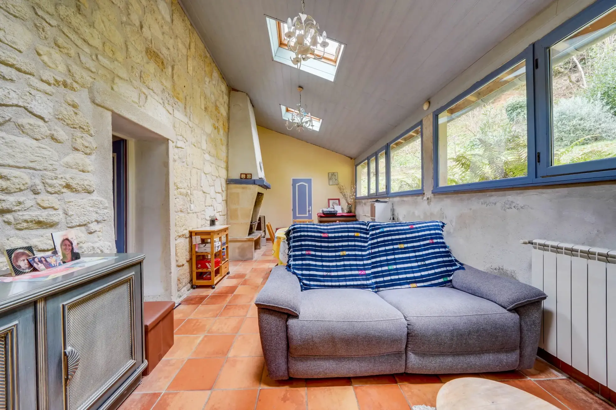 Maison en pierre avec studio attenant à Arveyres – 140m² avec garage et parcelle de 986m² 