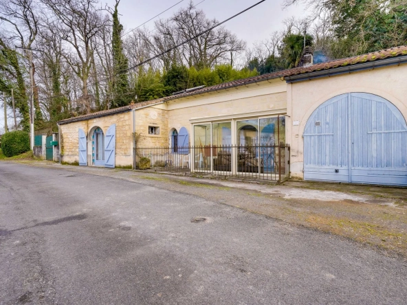 Maison en pierre avec studio attenant à Arveyres – 140m² avec garage et parcelle de 986m²