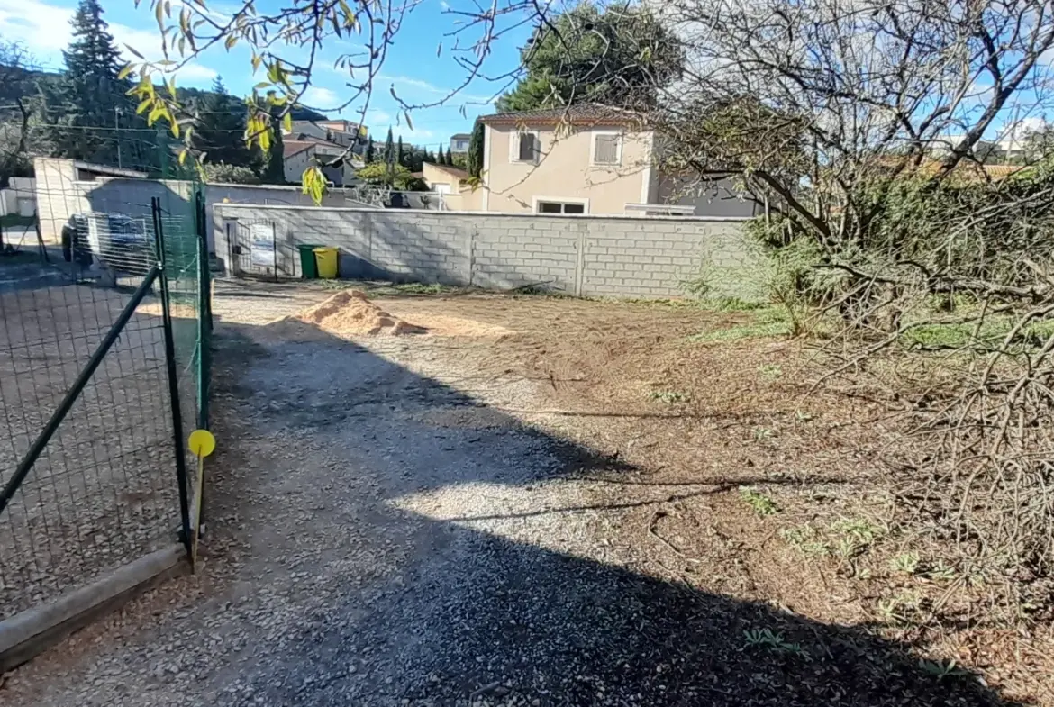 Terrain constructible viabilisé de 137 m² à Caumont sur Durance 